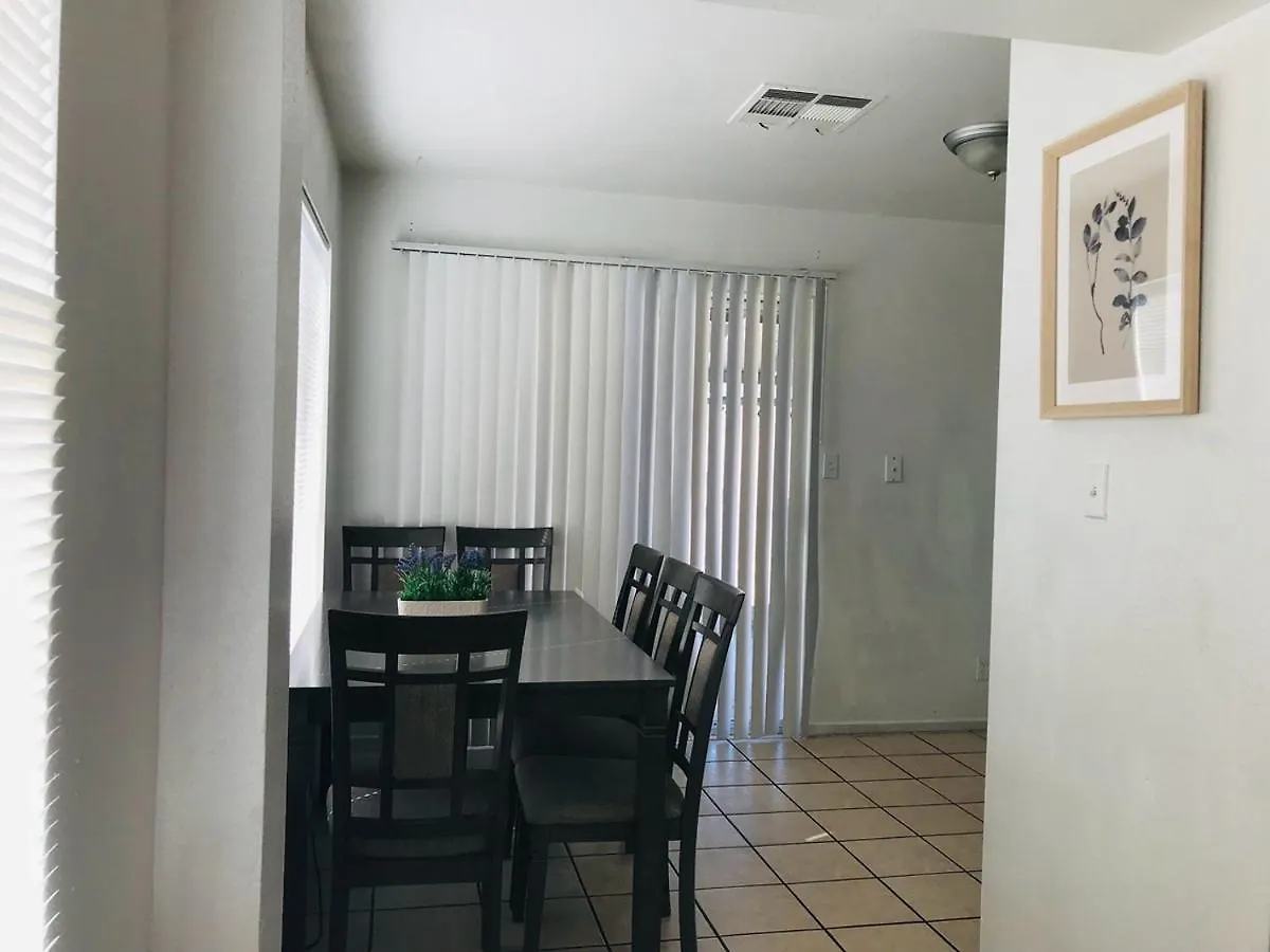 Casa de Férias Super Comfortable And Beautiful 3 Bedrooms, 2 Baths House Renting Las Vegas