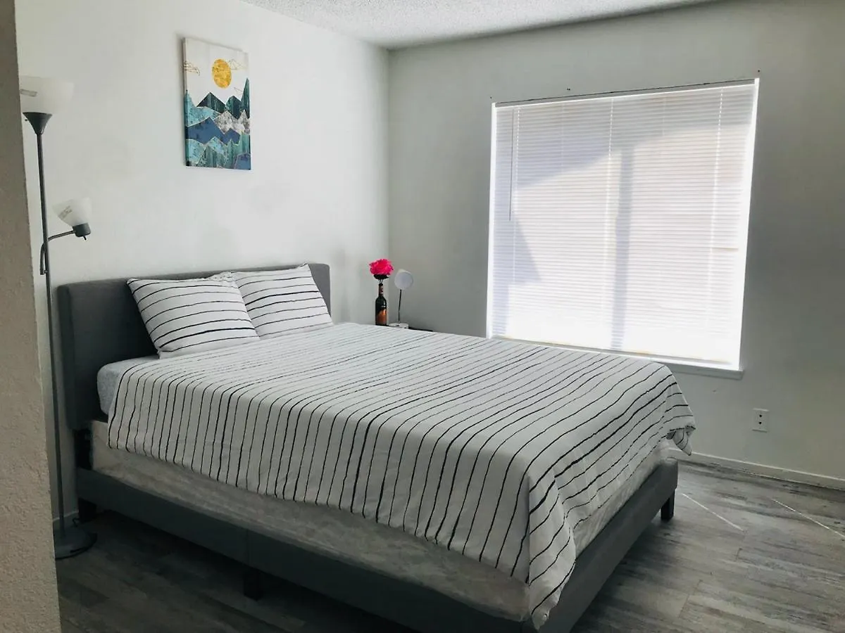 Casa de Férias Super Comfortable And Beautiful 3 Bedrooms, 2 Baths House Renting Las Vegas